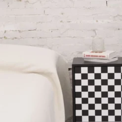 RNT By Really Nice Things Tables De Chevet Table Chevet 1 Porte Laquée Pin Massif Blanc Et Noir. -Tables De Chevet Soldes table chevet 1 porte laquee pin massif blanc et noir 2