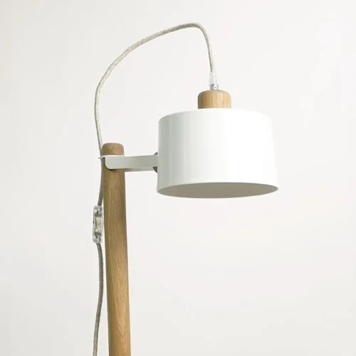 DIZY Design Tables De Chevet Good Is Beautiful Table D'appoint Avec Plateaux Décalés, Lampe En Chêne & Métal Blanc 5 DIZY Design Tables De Chevet Good Is Beautiful Table D'appoint Avec Plateaux Décalés, Lampe En Chêne & Métal Blanc – Image 3