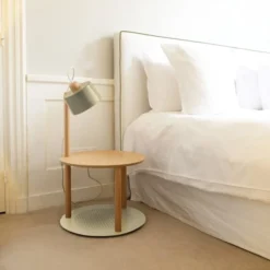 DIZY Design Tables De Chevet Good Is Beautiful Table De Chevet Avec Lampe En Chêne Et Métal Laiton -Tables De Chevet Soldes table de chevet avec lampe en chene et metal laiton 9