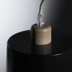 DIZY Design Tables De Chevet Good Is Beautiful Table De Chevet Avec Lampe En Chêne Et Métal Noir 11 DIZY Design Tables De Chevet Good Is Beautiful Table De Chevet Avec Lampe En Chêne Et Métal Noir -Tables De Chevet Soldes table de chevet avec lampe en chene et metal noir 3