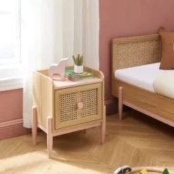 Baita Tables De Chevet Table De Chevet Enfant Rose Et Cannage Rotin 1 Tiroir 11 Baita Tables De Chevet Table De Chevet Enfant Rose Et Cannage Rotin 1 Tiroir -Tables De Chevet Soldes table de chevet enfant rose et cannage rotin 1 tiroir 3