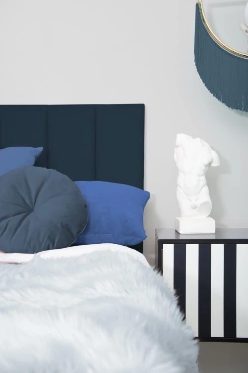 RNT By Really Nice Things Têtes De Lit Tête De Lit En Contreplaqué Et Velours Bleu. 4 RNT By Really Nice Things Têtes De Lit Tête De Lit En Contreplaqué Et Velours Bleu. – Image 2