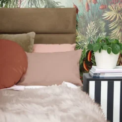 RNT By Really Nice Things Têtes De Lit Tête De Lit En Contreplaqué Et Velours Couleur Terre. 9 RNT By Really Nice Things Têtes De Lit Tête De Lit En Contreplaqué Et Velours Couleur Terre. -Tables De Chevet Soldes tete de lit en contreplaque et velours couleur terre 5