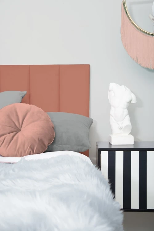 RNT By Really Nice Things Têtes De Lit Tête De Lit En Contreplaqué Et Velours En Couleur Terre Cuite. 4 RNT By Really Nice Things Têtes De Lit Tête De Lit En Contreplaqué Et Velours En Couleur Terre Cuite. – Image 2