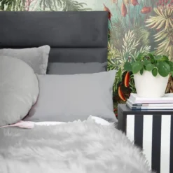 RNT By Really Nice Things Têtes De Lit Tête De Lit En Contreplaqué Et Velours Gris Froid. 9 RNT By Really Nice Things Têtes De Lit Tête De Lit En Contreplaqué Et Velours Gris Froid. -Tables De Chevet Soldes tete de lit en contreplaque et velours gris froid 11