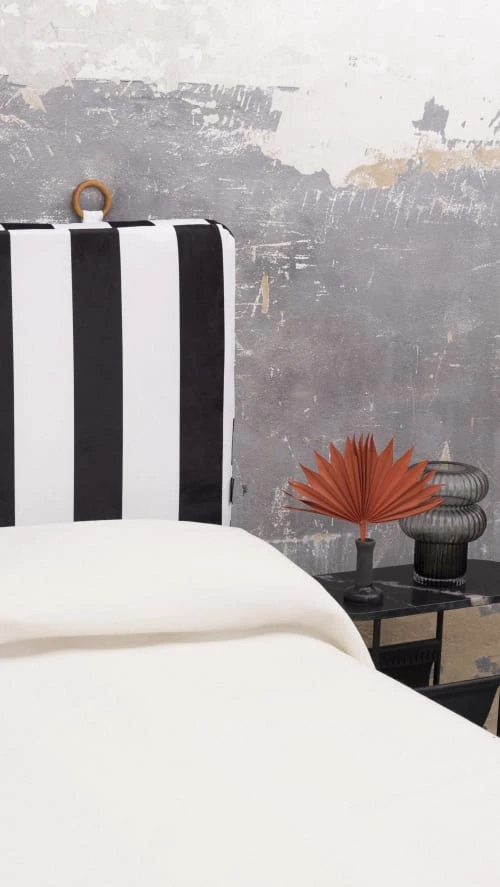 RNT By Really Nice Things Têtes De Lit Tête De Lit En Velours Et Mousse Imprimé à Franges Blanches Et Noires. 6 RNT By Really Nice Things Têtes De Lit Tête De Lit En Velours Et Mousse Imprimé à Franges Blanches Et Noires. – Image 4