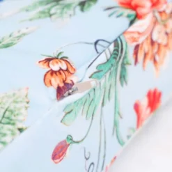 RNT By Really Nice Things Têtes De Lit Tête De Lit En Velours Et Mousse Imprimé Floral, Fond Bleu Clair. 10 RNT By Really Nice Things Têtes De Lit Tête De Lit En Velours Et Mousse Imprimé Floral, Fond Bleu Clair. -Tables De Chevet Soldes tete de lit en velours et mousse imprime floral fond bleu clair 2