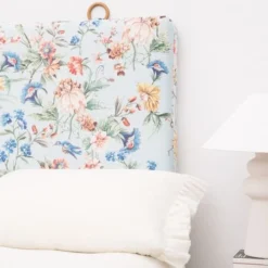 RNT By Really Nice Things Têtes De Lit Tête De Lit En Velours Et Mousse Imprimé Floral, Fond Bleu Clair. 13 RNT By Really Nice Things Têtes De Lit Tête De Lit En Velours Et Mousse Imprimé Floral, Fond Bleu Clair. -Tables De Chevet Soldes tete de lit en velours et mousse imprime floral fond bleu clair 5